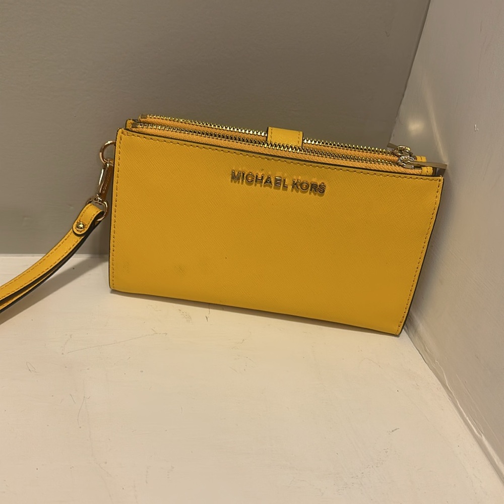 Michael Kors wallet, purse sold in separate listing